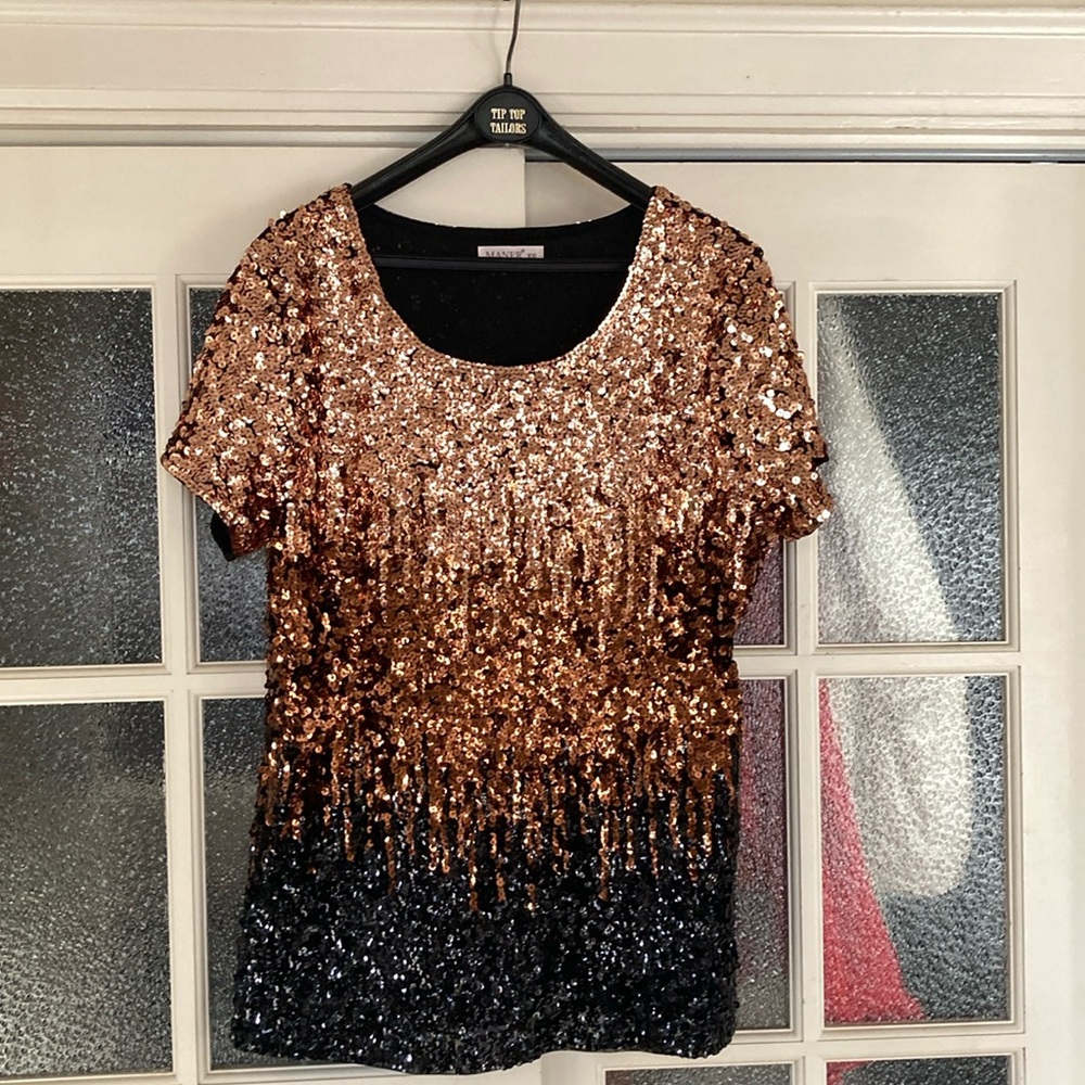 Maner Holiday Sequined top